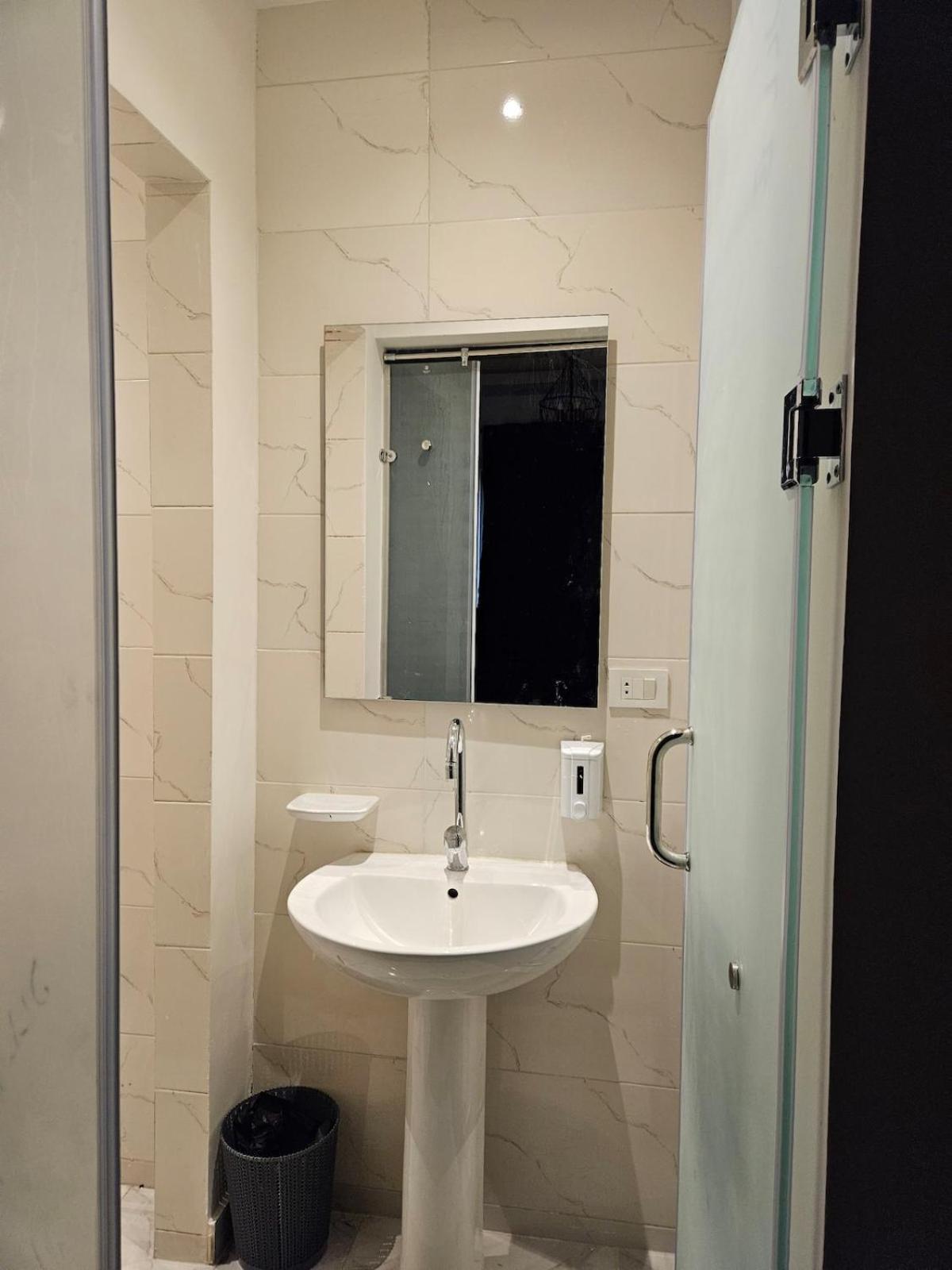 Apartment Dhb Stylish 1br In 63b Cairo
